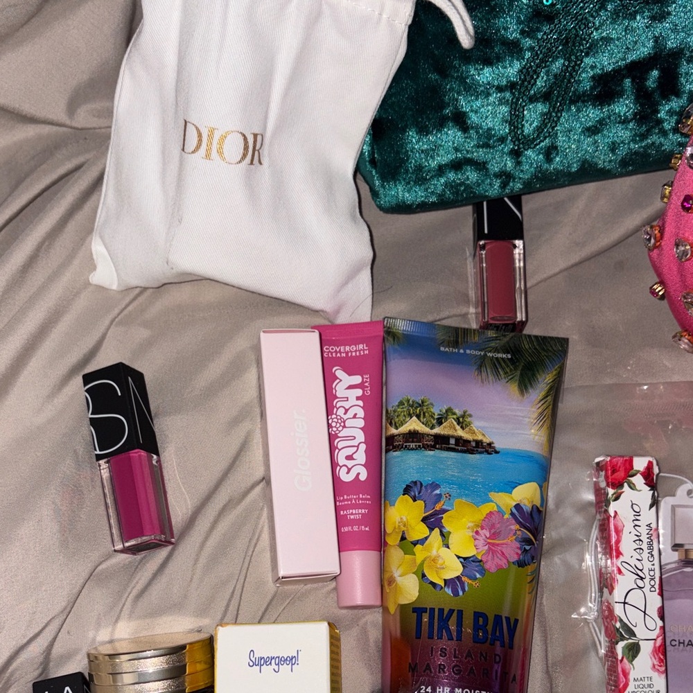 Luxury MYSTERY Beauty Lot with high and luxury, skin care and self-care - Picture 6 of 6